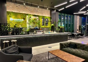 Luxurious Studio in Downtown Miami Bayside View 15